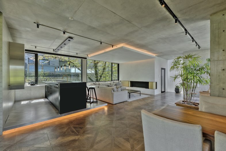 STUMP BASE 3F｜自然光が奥まで届き、ラグジュアリーな生活シーンや対談撮影に最適