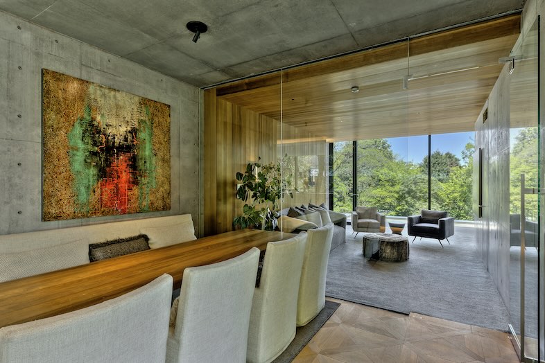 STUMP BASE 3F｜壁面アートと木製カウンターが印象的なリビングはブランド撮影やライフスタイル表現に最適