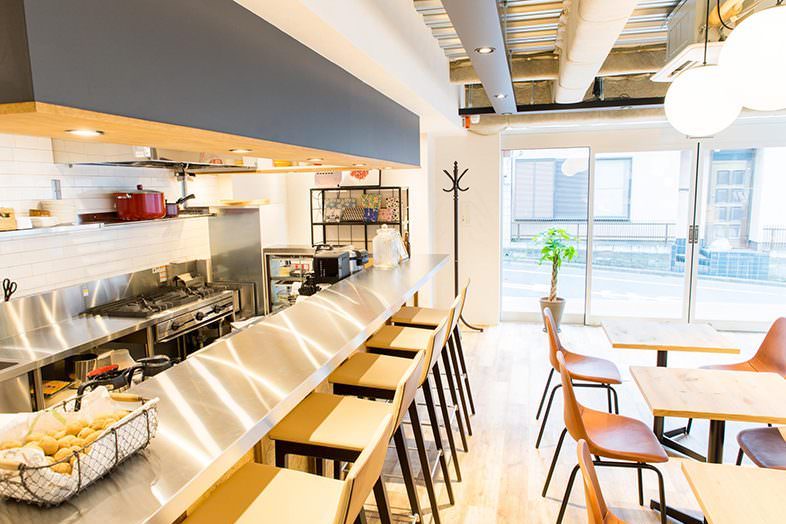 GOBLIN.参宮橋CAFE店｜カウンター席もあるので、飲食店シーンの再現や商品提供カット、決済シーンなどの撮影もできる