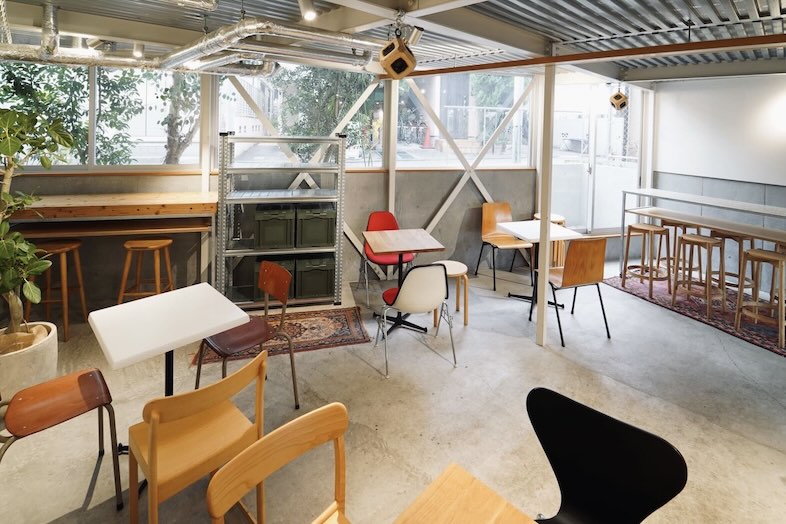 TOGO SHIMOKITAZAWA｜アイアンとウッドが交差する背景はインディーズ感のあるMVやカルチャー系コンテンツの撮影に最適