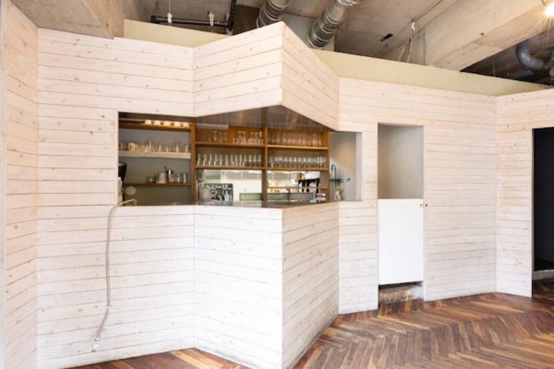 GOBLIN.池袋CAFE店｜立体感のあるカウンターは、複数アングルの料理撮影やドリンクシーン撮影に