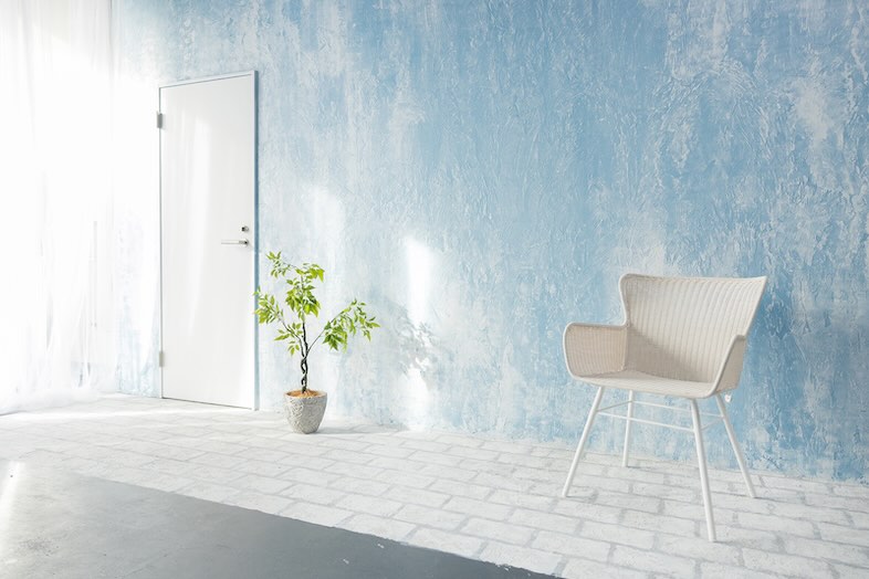 スタジオマド小岩｜【1F】シャッター開放時の自然光を活かしたカット