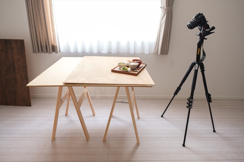 【ウッドスタンド(ホース)・天板】大きな家具等はなく広々とした空間で料理などの撮影をしていただけます