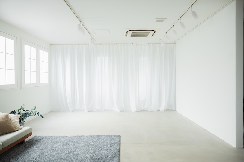 【2F】白いカーテンのある空間