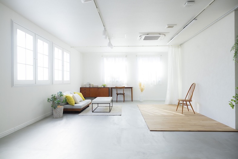 スタジオマド小岩｜【2F】3面採光、ワンフロア94㎡の空間。フローリングは移動可能