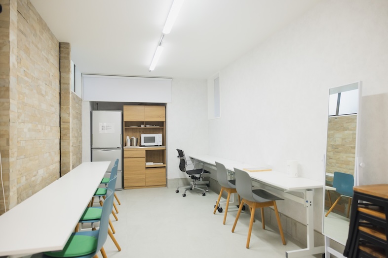 スタジオマド小岩｜【1F】メイクルームや控室としても使える会議室も有