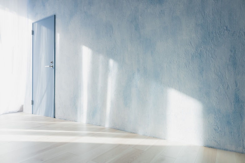 スタジオマド小岩｜【1F】レースカーテン設置可。床材を敷いた自然光の作例。