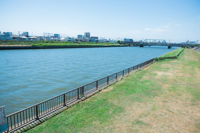 【周辺ロケ地】新中川の河川敷 ※必要に応じて自治体に撮影許可をお取りください