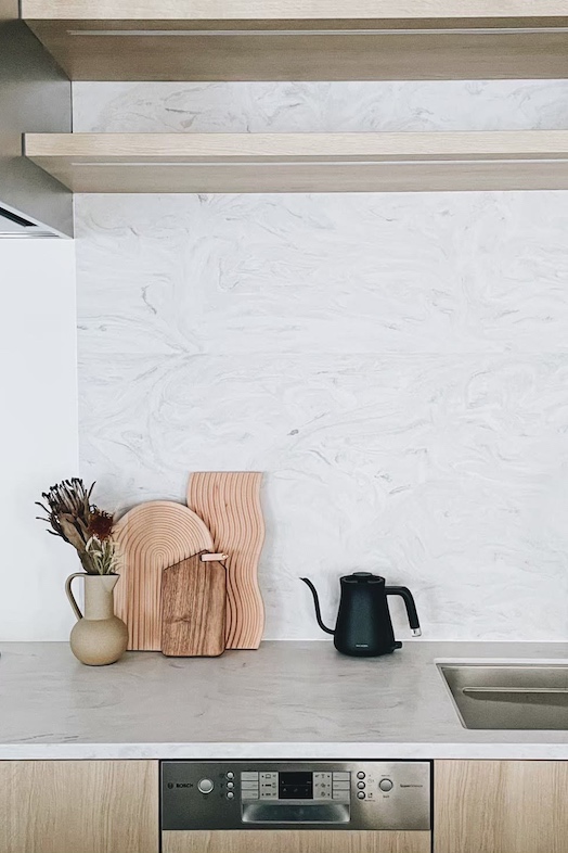 EBISU HOUSE｜白い壁のキッチンスペースはライフスタイル撮影にもフィット