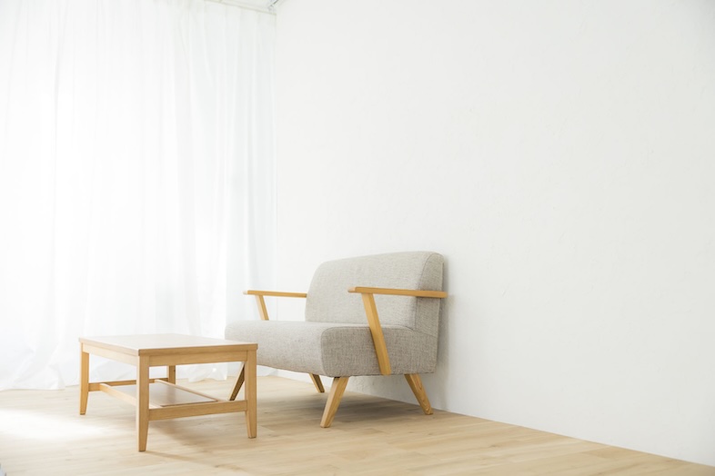 スタジオマド小岩｜【2F】メイクルームにあるソファは一人暮らしシーンに