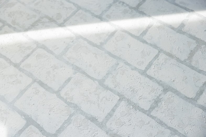 スタジオマド小岩｜【1F】床面の石畳風ステンシル塗装のディテールカット