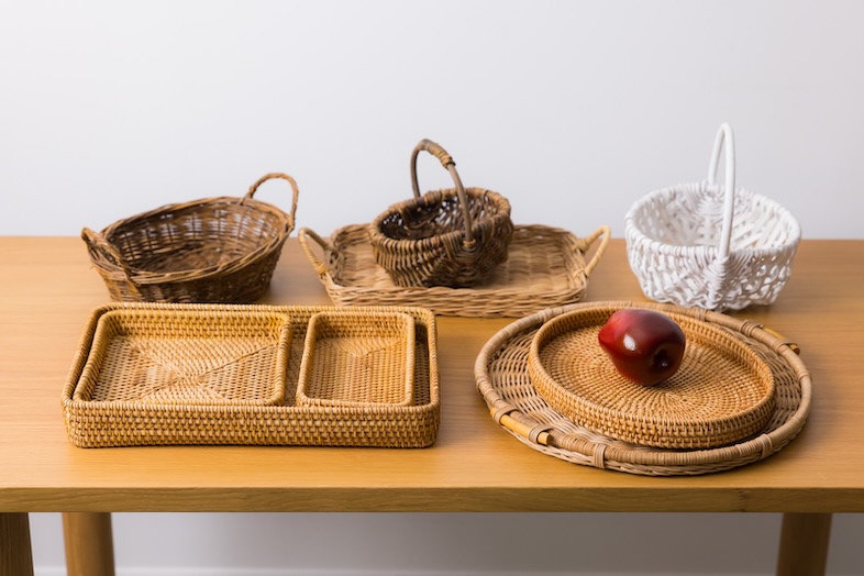 スタジオマド小岩｜【備品】ラタンバスケットと木製トレー
