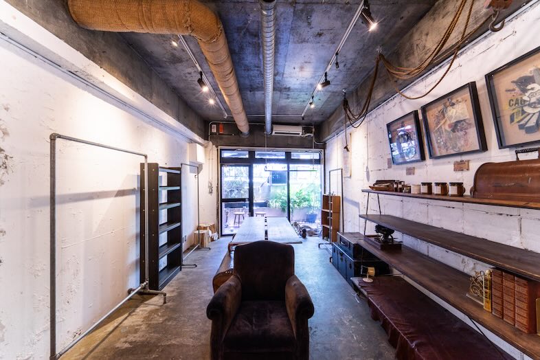 GOBLIN.原宿BAR&GALLERY店｜自然光で撮影できるスタジオ特集｜質感・色味を際立たせたいアパレル撮影におすすめ
