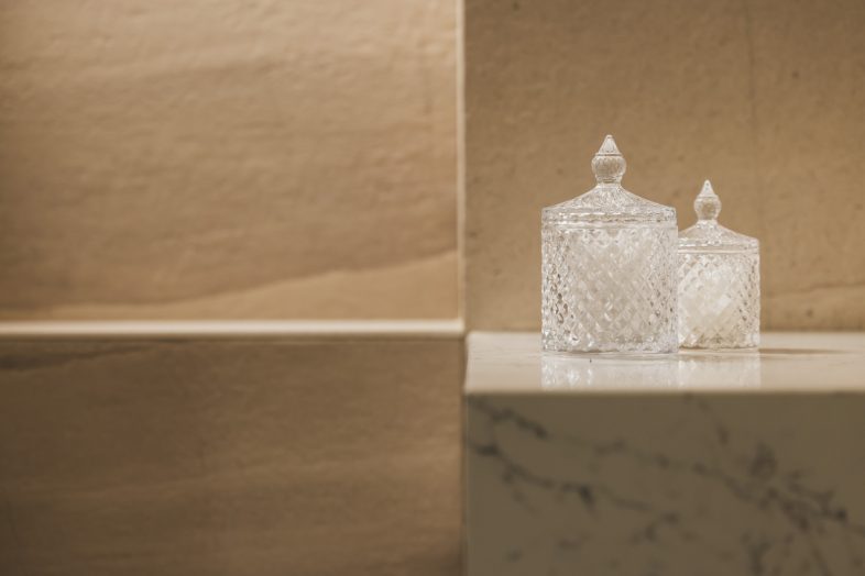 スタジオマド小岩｜【1F】ニュアンスの異なる壁面