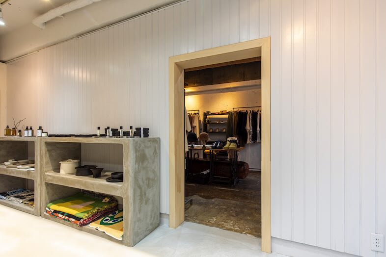 GOBLIN.原宿BAR&GALLERY店｜ショップスペースとバーカウンタースペースを繋ぐ入り口