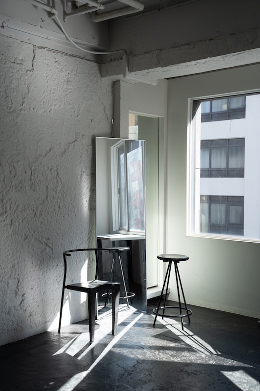 神南CLspace/QFgallery｜【3F / QFgallery】2月10時頃の日の入り方です