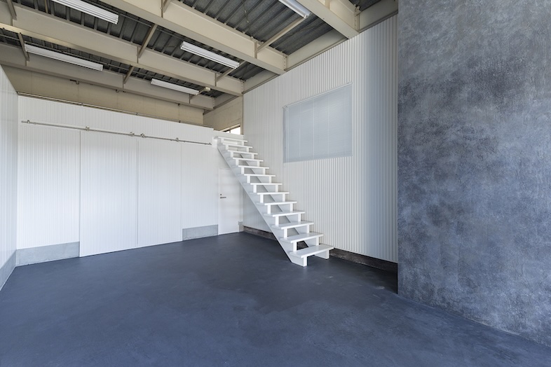 スタジオマド小岩｜【1F】ガルバリウムの内装を活かしたインダストリアルなイメージにも