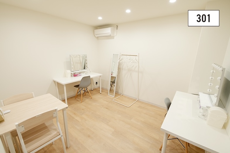 カミナリスタジオ｜【3F_控室（中）】控室301