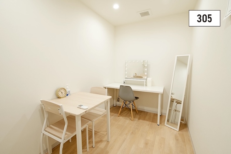 カミナリスタジオ｜【3F_控室（大）】控室304