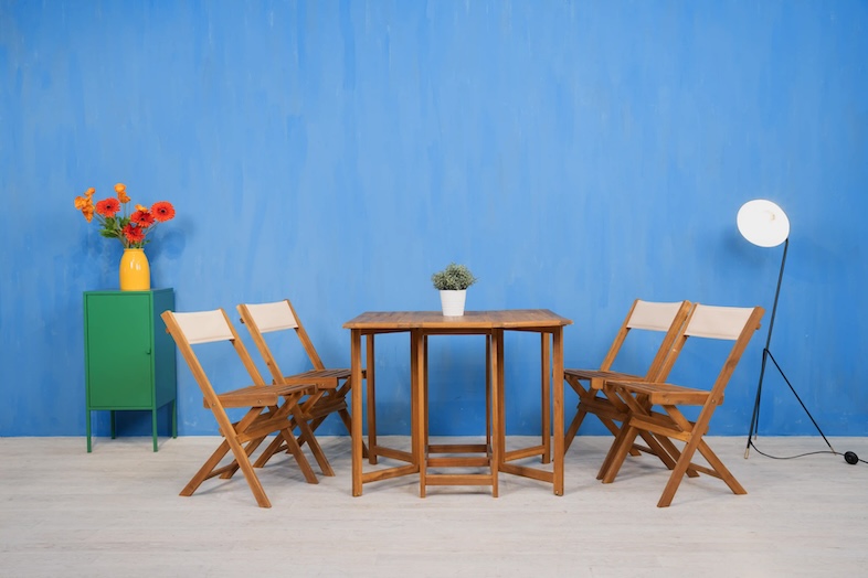 カミナリスタジオ｜【4F】アクセントになるブルー背景