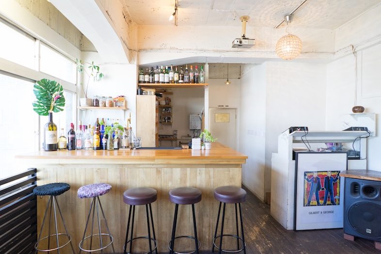 GOBLIN.三軒茶屋BAR店｜特別な演出をしなくても絵になるナチュラルで穏やかな空間