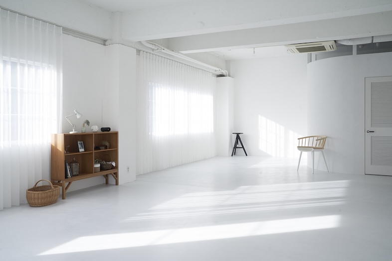 時間帯によって変化する自然光を活用した撮影が可能