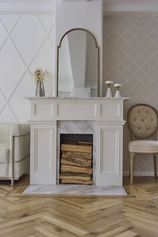 STUDIO Stella｜【4F】マントルピースとミラーの組み合わせたヨーロッパ調の背景