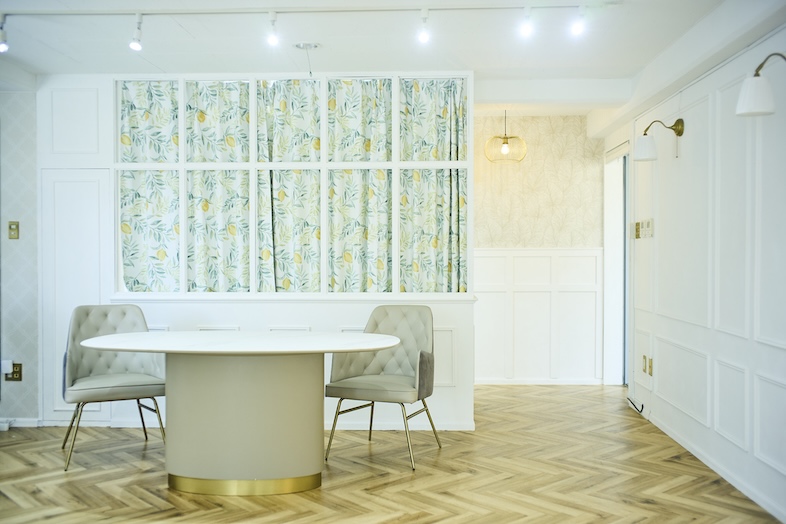 STUDIO Stella｜【3F】商品撮影や人物カットに映える白を基調とした空間