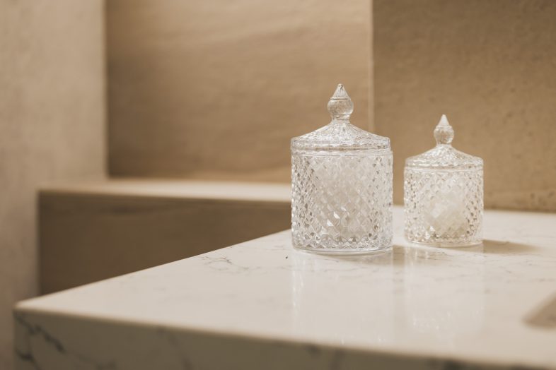 スタジオマド小岩｜【1F】高級感のある小物が豊富