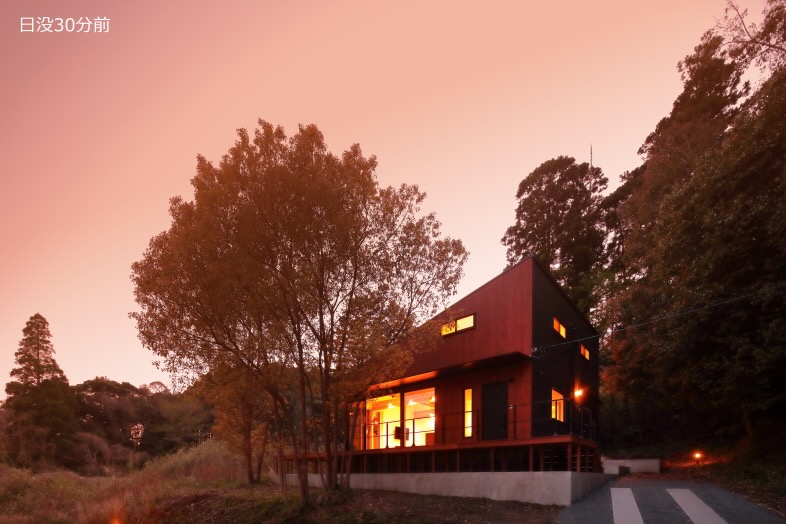 【夕景夜景】余計な建物などが入らない抜群なロケーションなので、日の出はもちろん夕景夜景撮影にも最適