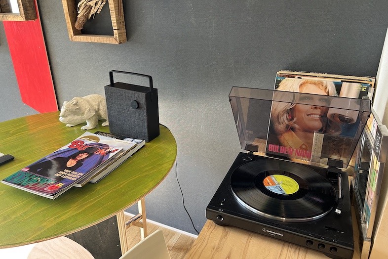 Lab8 Tokyo｜【2F 備品】レコード・雑誌