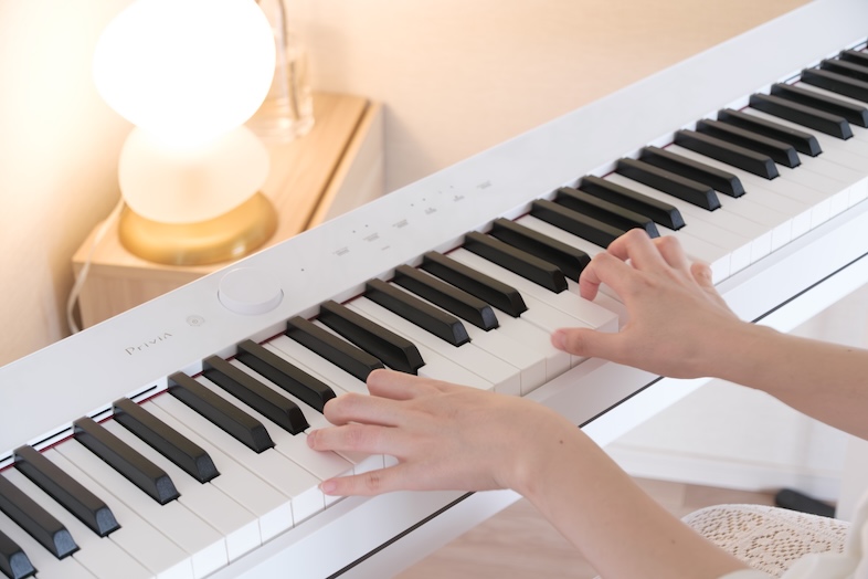 楽器や音響機材もあるため、音楽系撮影や演奏シーンにも対応可能