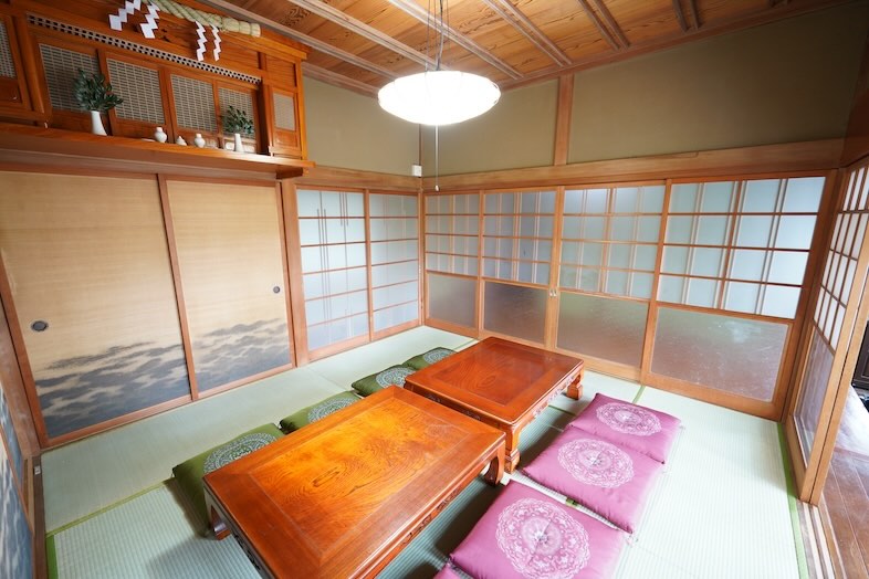 神棚のある和室