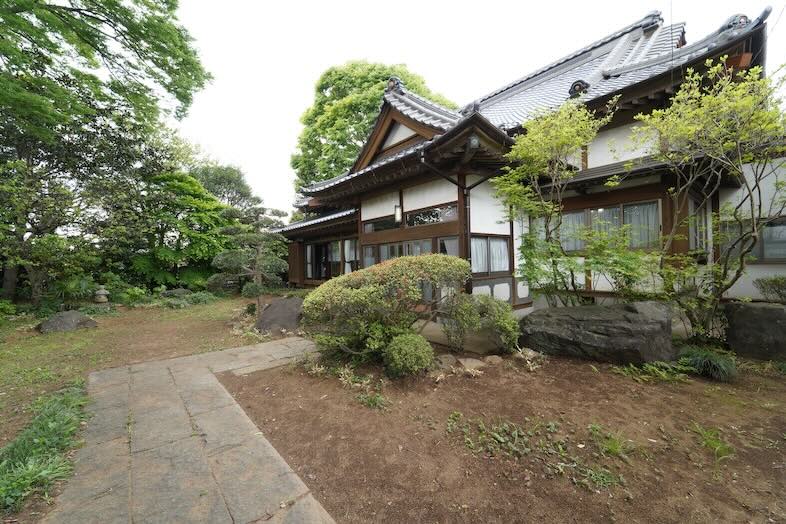 玄関アプローチ