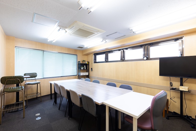 TOKYOSTAY Studio｜【会議室A】小物を移動すれば、ミーティング利用にも最適です