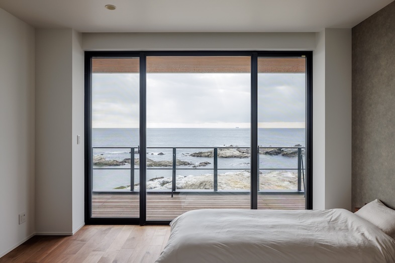 Yokohama K Studio GIFT HOUSE 館山︎｜寝室もオーシャンビューになっています