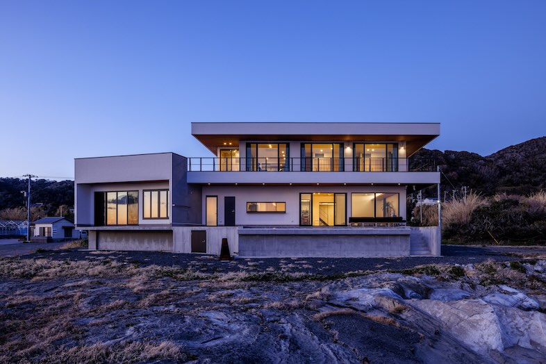 Yokohama K Studio GIFT HOUSE 館山︎｜外観（日没後の撮影イメージ）