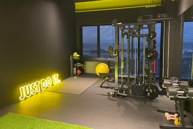 Yokohama K Studio GIFT HOUSE 館山︎｜窓付きのジムスペース