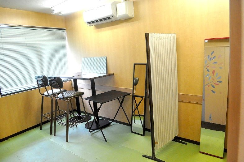 【会議室C】メイクルーム・控え室としてご利用いただくのに最適なスペース