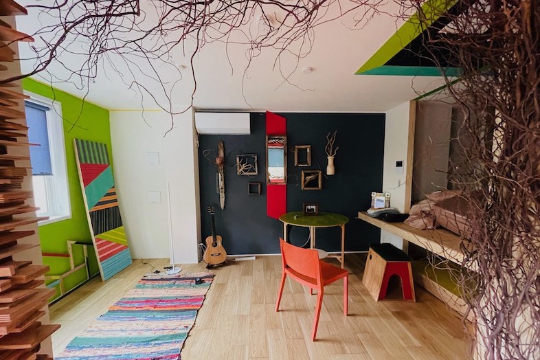 Lab8 Tokyo｜【2F 】アートツリートンネルの装飾が目を惹く室内