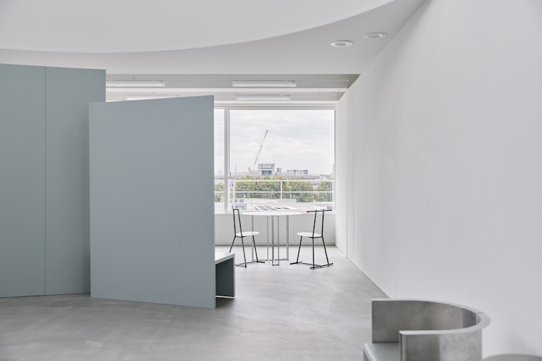 FORMEI｜シンプルな背景と豊富な自然光は、ブランドカタログやEC商品の撮影に最適