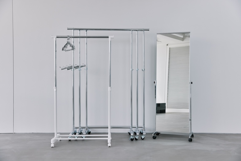 FORMEI｜ハンガーラックや鏡も完備