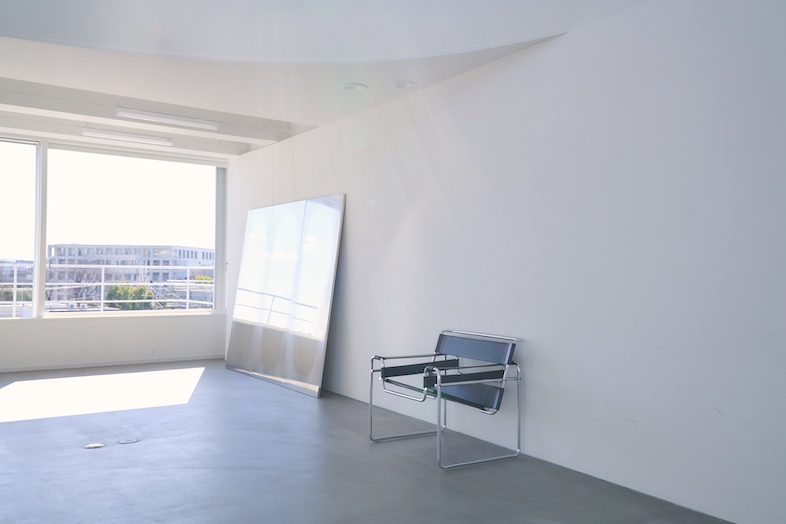 FORMEI｜自然光が入る開放的な空間。全身ミラー／ワシリーチェアあり ※4/14以降ミラーはございません