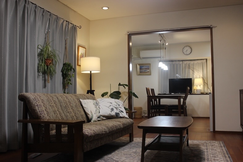 Family Studio Kashiwa｜【1F】遮光時のリビングダイニング