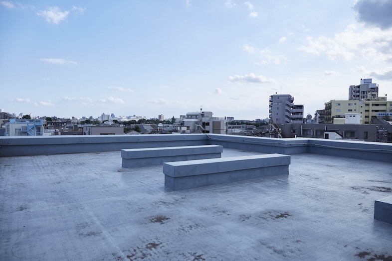 kom｜【屋上】周辺のビルや街並みを背景に撮影可能