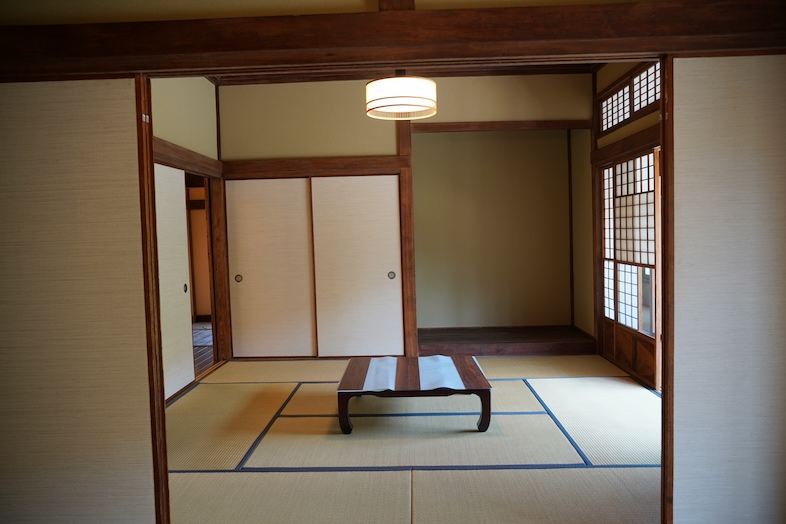 帰省シーンや旅館での一コマなど、和室ならではのシーン撮影が可能
