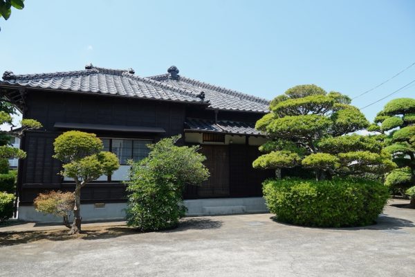 日本庭園と昭和16年に建設された歴史ある古民家