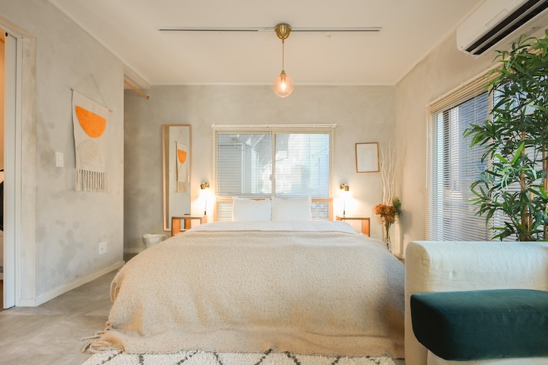 846apartment / 1F｜正面構図で整えられたベッドスペース