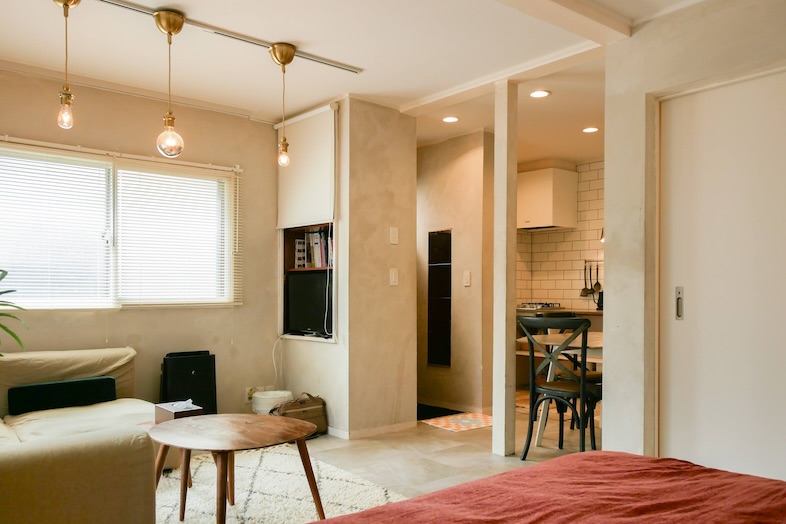 846apartment / 1F｜ベッドスペースからのリビング・ダイニング