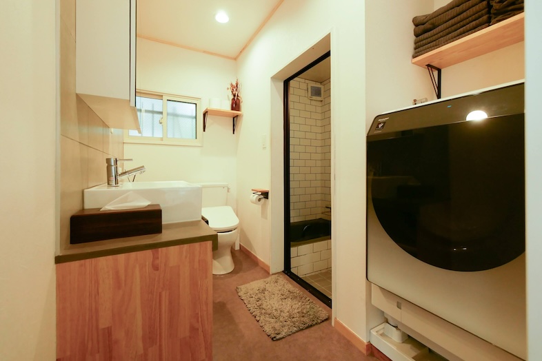 846apartment / 1F｜洗濯機もあるので、ランドリーアイテムの撮影にもぴったり